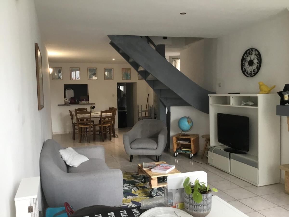 Maison De Centre Ville 6 Personnes Précigné Dış mekan fotoğraf